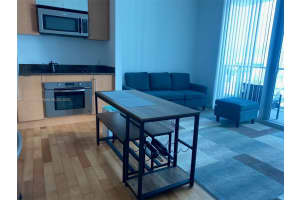 300 S Biscayne Blvd t 3203, Miami, FL 33131, Sold 04/01/22