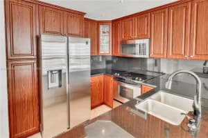600 NE 36th St APT 2005, Miami, FL 33137, Sold 03/18/22