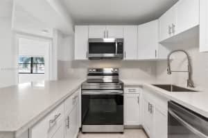 8290 Lake Dr APT 432, Doral, FL 33166, Sold 04/08/22