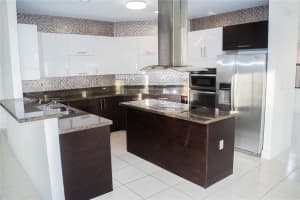 9864 NW 10 Terrace, Miami, FL 33172, Sold 04/04/22