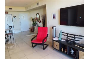 5085 NW 7th St APT 816, Miami, FL 33126, Sold 04/11/22