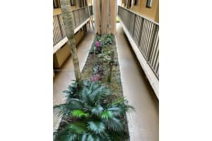 8065 SW 107th Ave APT 215, Miami, FL 33173, Sold 04/20/22