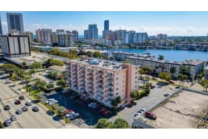 2200 E Hallandale Beach Blvd #304, Hallandale Beach, FL 33009, Sold 04/18/22