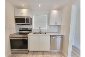 1750 W 46th St APT 416, Hialeah, FL 33012, Sold 04/14/22