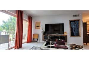 13715 Kendale Lakes Cir a 209, Miami, FL 33183, Sold 04/18/22