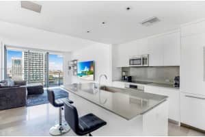 68 SE 6th St Apt 1206, Miami, FL 33131, Sold 08/05/22