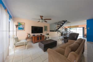 6518 Kendale Lakes Dr APT 810, Miami, FL 33183, Sold 04/11/22