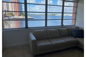 18555 NE 14th Ave APT 703, Miami, FL 33179, Sold 04/14/22
