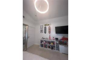 9106 NW 181st St, Hialeah, FL 33018, Sold 04/07/22