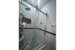 9106 NW 181st St, Hialeah, FL 33018, Sold 04/07/22