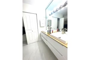 20225 NE 34th Ct APT 416, Aventura, FL 33180, Sold 04/08/22