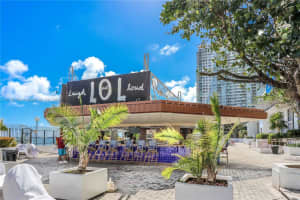905 Brickell Bay Dr APT 528, Miami, FL 33131, Sold 04/08/22