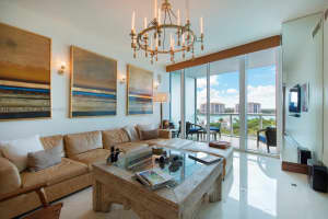 100 South Pointe Dr APT 702, Miami Beach, FL 33139, Sold 05/02/22