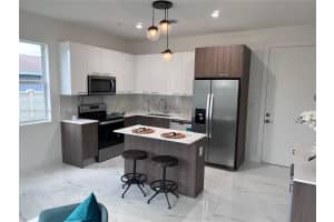 405 NE 35th Ct Unit 1, Oakland Park, FL 33334, Sold 05/05/22