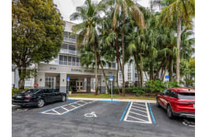 9725 NW 52nd St APT 107, Doral, FL 33178, Sold 04/21/22