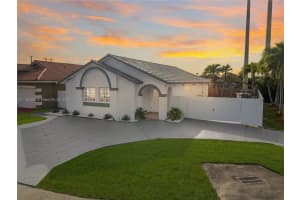 16790 NW 75th Ave, Hialeah, FL 33015, Sold 03/24/22