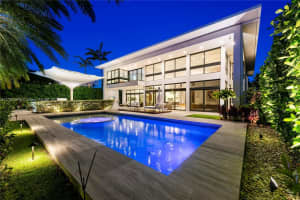219 Holiday Dr, Hallandale Beach, FL 33009, Sold 04/11/22