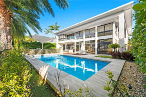 219 Holiday Dr, Hallandale Beach, FL 33009, Sold 04/11/22