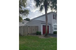 9510 S Vermosa Ln, Tamarac, FL 33321, Sold 04/13/22
