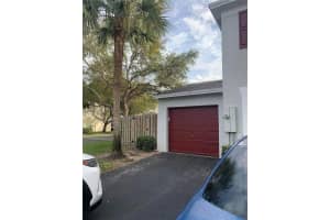 9510 S Vermosa Ln, Tamarac, FL 33321, Sold 04/13/22