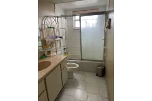1750 W 46th St APT 543, Hialeah, FL 33012, Sold 07/08/22