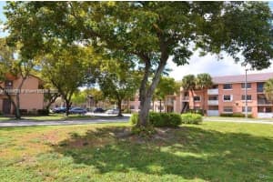 7090 NW 179th St APT 208, Hialeah, FL 33015, Sold 06/08/22
