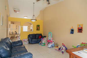 6962 NW 179th St Apt 211-6, Hialeah, FL 33015, Sold 04/07/22