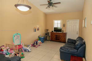 6962 NW 179th St Apt 211-6, Hialeah, FL 33015, Sold 04/07/22