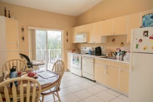 6962 NW 179th St Apt 211-6, Hialeah, FL 33015, Sold 04/07/22