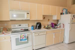 6962 NW 179th St Apt 211-6, Hialeah, FL 33015, Sold 04/07/22
