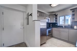 1025 Alton Rd APT 701, Miami Beach, FL 33139, Sold 06/21/22