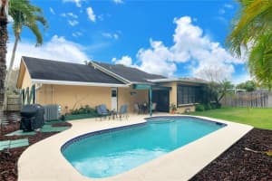 10203 SW 49th Pl, Cooper City, FL 33328, Sold 05/05/22