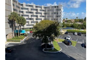 3401 N Country Club Dr APT 418, Aventura, FL 33180, Sold 07/11/22