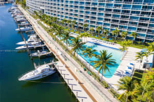 2950 NE 188th St APT 532, Aventura, FL 33180, Sold 04/20/22