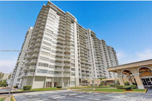 18051 Biscayne Blvd APT 404, Aventura, FL 33160, Sold 08/30/22