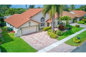1521 W Oak Knoll Cir, Davie, FL 33324, Sold 04/18/22