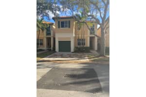 8332 NW 144th St, Hialeah, FL 33016, Sold 03/31/22
