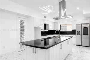 300 N Shore Dr, Miami Beach, FL 33141, Sold 09/20/24