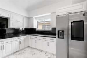 300 N Shore Dr, Miami Beach, FL 33141, Sold 09/20/24