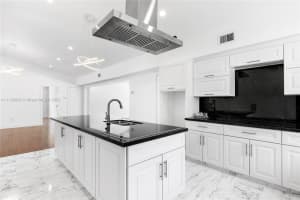 300 N Shore Dr, Miami Beach, FL 33141, Sold 09/20/24