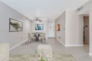 9678 Fontainebleau Blvd APT 308, Miami, FL 33172, Sold 04/05/22