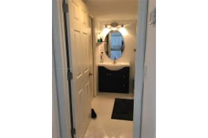 345 Ocean Dr APT 1121, Miami Beach, FL 33139, Sold 05/04/22