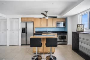 7600 Collins Ave APT 617, Miami Beach, FL 33141, Sold 04/07/22