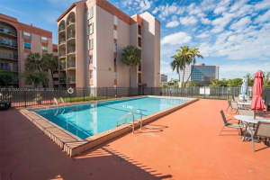 5201 NW 7th St APT 302, Miami, FL 33126, Sold 06/10/22