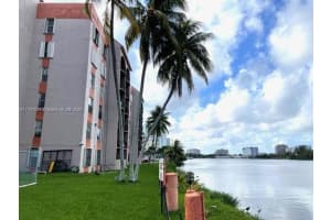 5201 NW 7th St APT 302, Miami, FL 33126, Sold 06/10/22