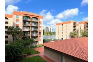 5201 NW 7th St APT 302, Miami, FL 33126, Sold 06/10/22