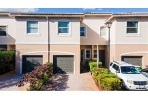 8320 Lagos De Campo Blvd #8320, Tamarac, FL 33321, Sold 04/25/22
