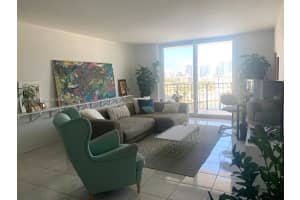 427 Golden Isles Dr #16h, Hallandale Beach, FL 33009, Sold 05/31/22