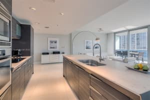 200 Biscayne Blvd Way APT 4202, Miami, FL 33131, Sold 10/28/22