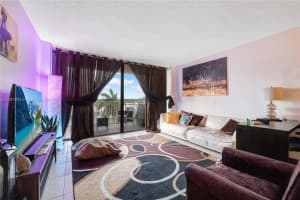 2450 NE 135th St APT 410, North Miami, FL 33181, Sold 01/26/23